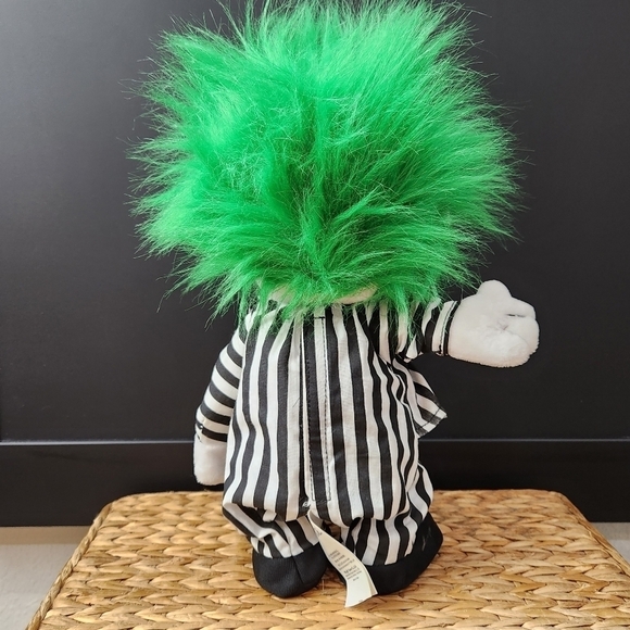 Beetlejuice 13.5" Animated Plush Figure Walks and Talks Collectible - Picture 7 of 7